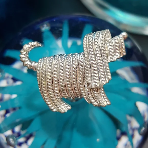 Sarah Coventry Dog Brooch - Picture 1 of 3